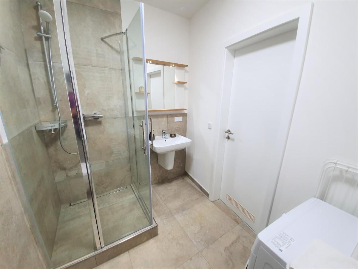 Pb Ferienwohnungen - Fewo 3 - Stilvoll Eingerichtetes Studio Im Herzen Senftenbergs Esterno foto